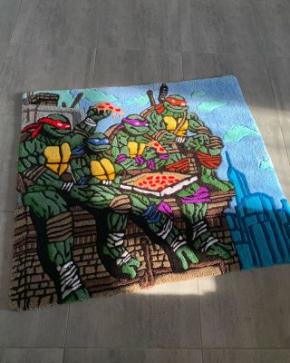 @tape_rugs serves up a slice of nostalgia with this TMNT rooftop pizza party — a vibrant tufted tribute to the heroes in a...